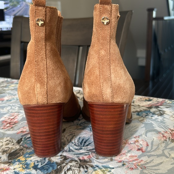 Heeled boots - Picture 6 of 8